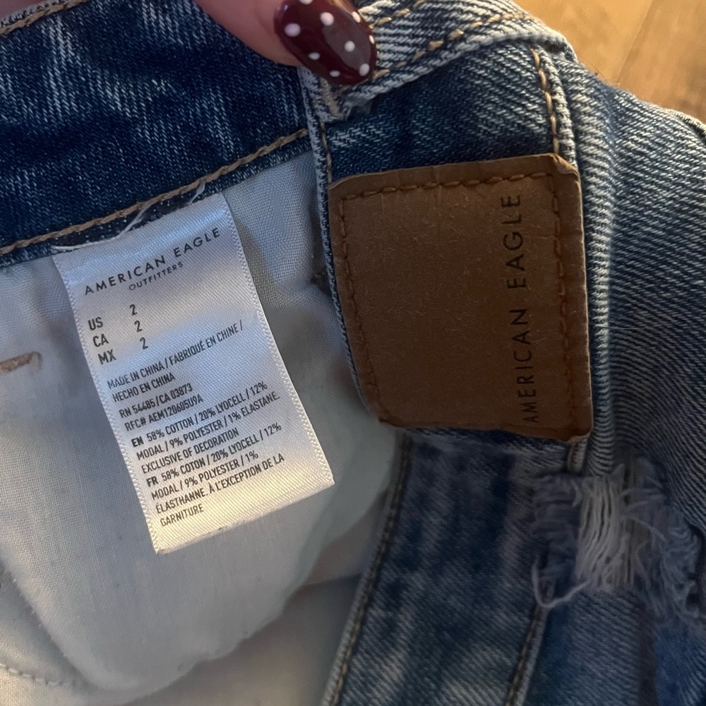 American Eagle Outfitters Women's Ripped Blue Size 2 Jean Mom Shorts - Picture 5 of 6